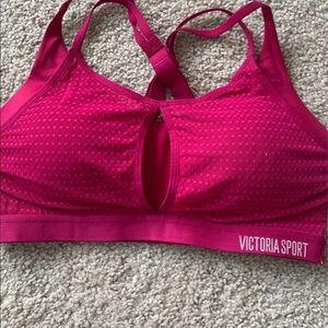 Victoria Secret Wireless Lightweight Sports Bra NWT